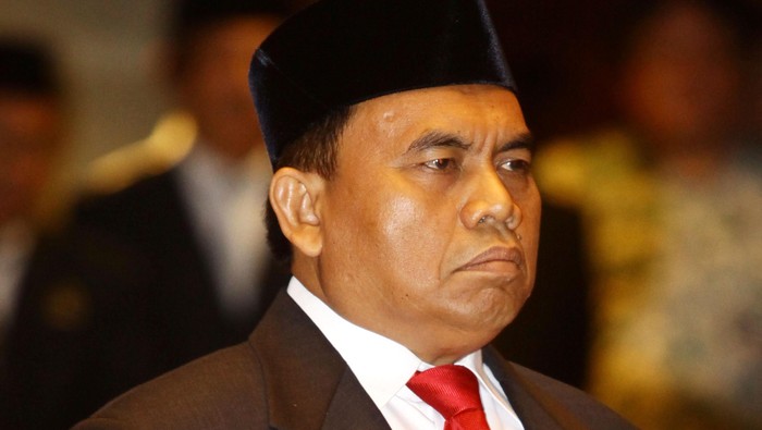 Plt Gubernur DKI Jakarta Basuki Tjahaja Purnama melantik Saefullah menjadi Sekretaris Daerah DKI Jakarta di Balai Agung, Jakarta, Jumat (11/7/2014). Setelah itu diadakan penandatanganan SK pelantikan dan serah terima jabatan dari pejabat sebelumnya yakni Plt Sekda Witiyatmoko.