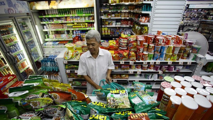 Kelompok makanan jadi, minuman, rokok, dan tembakau merupakan penyumbang inflasi terbesar sejumlah 0,55 persen. Sedangkan bulan September sebelumnya tercatat deflasi sebesar 0,32 persen. file/detikfoto