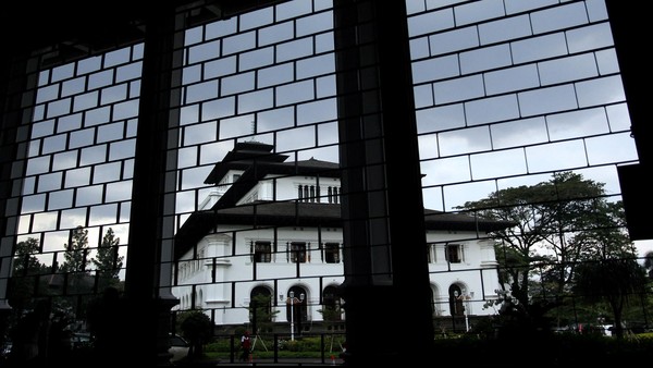 Gedung yang diarsiteki oleh J. Gerber ini diketahui terinspirasi dari bangunan di Zaman Renaissance. Rengga Sancaya/Dok. Detikcom. Gedung yang diarsiteki oleh J. Gerber ini diketahui terinspirasi dari bangunan di Zaman Renaissance. Rengga Sancaya/Dok. Detikcom.
