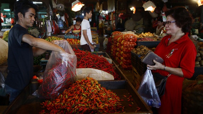 2 Minggu jelang Lebaran, harga sembako dan sayur mayur mulai merangsek naik. Seperti terlihat di Pasar Senen, Jakarta, Rabu (16/07).