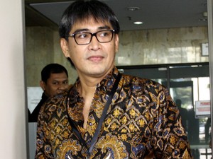 Penuhi Panggilan KPK, Choel Mallarangeng Bawa Koper Kecil Berisi Pakaian