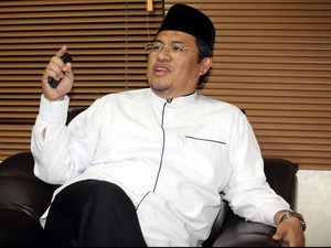 Gubernur Aher Minta Perusahaan di Jabar Patuhi Aturan Bayar THR