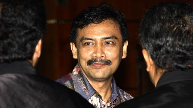 Andi Mallarangeng Divonis 4 Tahun Penjara Mantan Menpora Andi Mallarangeng dihukum 4 tahun penjara dan denda Rp 200 juta subsidar 2 bulan kurungan, Jakarta, Jumat (18/7/2014). Andi dinyatakan terbukti bersalah melakukan tindak pidana korupsi proyek Pusat Pendidikan Pelatihan dan Sekolah Olah Raga Nasional (P3SON) di Hambalang, Bogor.