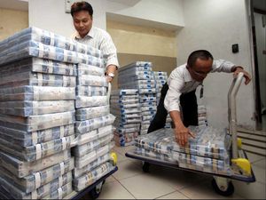 Malaysia Potong Gaji Menteri Demi Bayar Utang, RI Bagaimana?