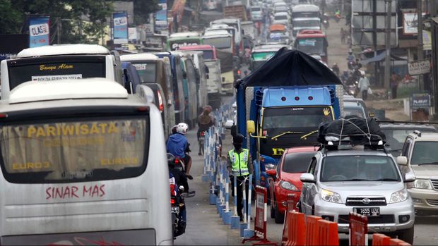 Kepadatan arus mudik di beberapa ruas jalan