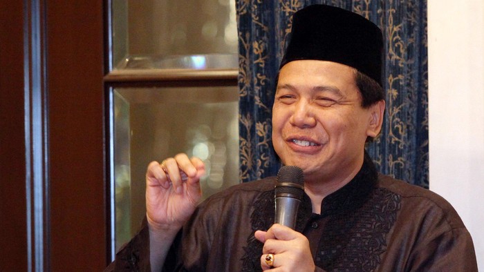 Menko Perekonomian Chairul Tanjung (CT) menggelar buka puasa bersama di kediamannya di Jalan Teuku Umar, Menteng, Jakarta Pusat, Kamis (24/7/2014). Mulai dari menteri hingga presiden terpilih Joko Widodo (Jokowi) menghadiri acara buka puasa bersama itu.