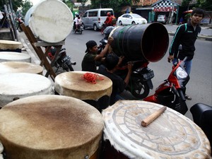 Mengintip Perajin Beduk Dadakan di Tanah Abang