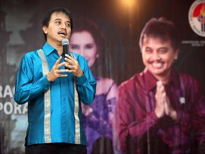 Pengacara Roy Suryo Datangi Kemenpora, Minta List Barang