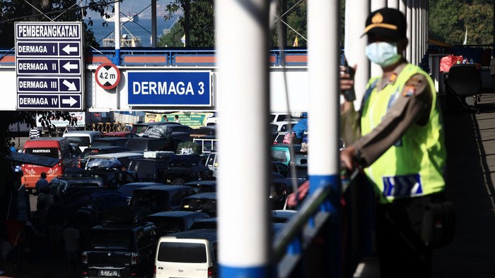 Pemudik di Pelabuhan Merak Malam Ini Melonjak 2 Kali Lipat