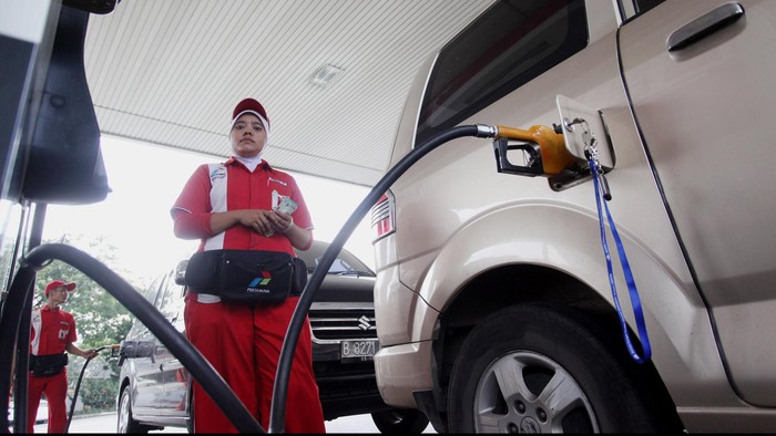 Dalam UU No. 12 Tahun 2014 tentang APBN-P 2014 telah disahkan, di mana volume kuota BBM bersubsidi dikurangi dari 48 juta KL menjadi 46 juta KL. Salah satu imbas dari pengurangan ini adalah dihentikannya penjualan BBM Premium di jalan tol mulai 6 Agustus.