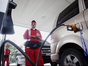 Kemenkeu Sebut Keuangan Pertamina Masih Aman Meski Premium Batal Naik