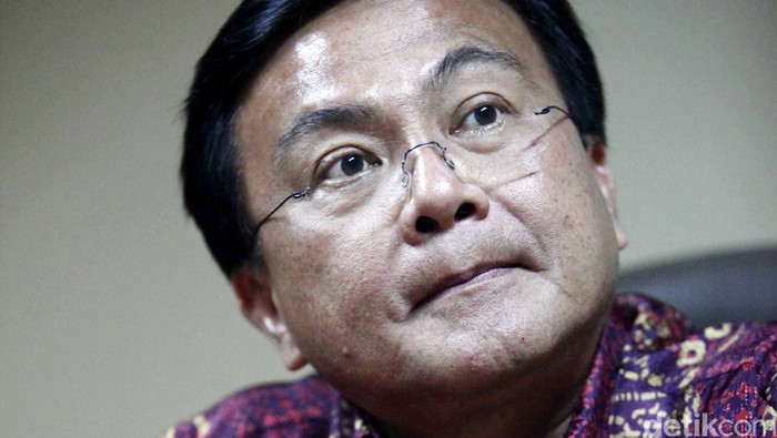 Benny Mamoto pria kelahiran Manado Sulawesi Utara yang sejak tahun 2009 menjabat sebagai direktur Badan Narkotika Nasional (BNN).