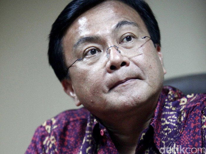 Benny Mamoto pria kelahiran Manado Sulawesi Utara yang sejak tahun 2009 menjabat sebagai direktur Badan Narkotika Nasional (BNN).