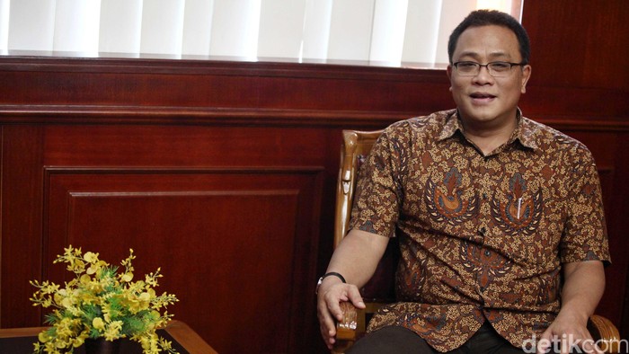 Mohammad Jumhur Hidayat adalah mantan Kepala Badan Nasional Penempatan dan Perlindungan Tenaga Kerja Indonesia (BNP2TKI). Ia sebelumnya menjabat posisi tersebut melalui Kepres No 2/2007 11 Januari 2007.Ia dipecat SBY 11 Maret 2014, dan digantikan Abd