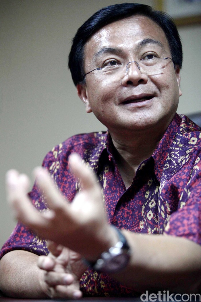 Benny Mamoto pria kelahiran Manado Sulawesi Utara yang sejak tahun 2009 menjabat sebagai direktur Badan Narkotika Nasional (BNN).