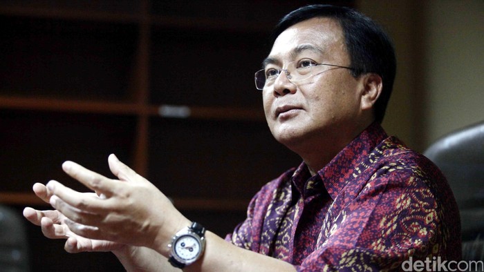 Benny Mamoto pria kelahiran Manado Sulawesi Utara yang sejak tahun 2009 menjabat sebagai direktur Badan Narkotika Nasional (BNN).