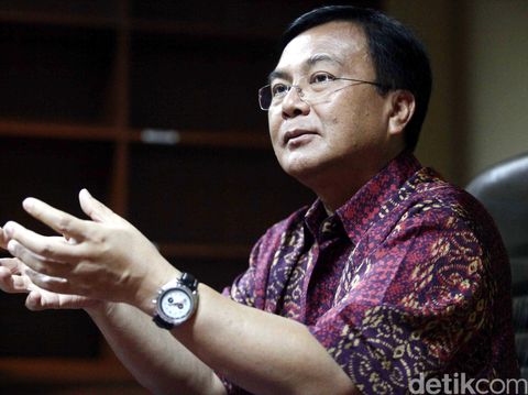 Benny Mamoto pria kelahiran Manado Sulawesi Utara yang sejak tahun 2009 menjabat sebagai direktur Badan Narkotika Nasional (BNN).