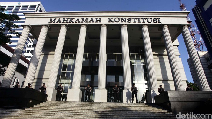Menanti MK Selamatkan Pilkada Serentak