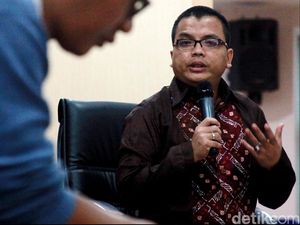 KPK vs Denny Indrayana Soal Kelanjutan Meikarta