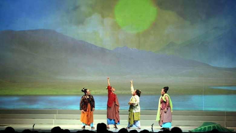 Drama Musikal Cerita Rakyat Timun Mas Pagelaran Drama Musikal Timun Mas digelar selama dua hari, Sabtu (29/6) dan Minggu, (30/6) di Istora Senayan Jakarta. Acara yang di dukung oleh Djarum Apresiasi Budaya itu memberikan pertunjukan cerita rakyat yang dibalut dengan unsur drama, opera, orkestra serta multimedia yang canggih. File/detikFoto.