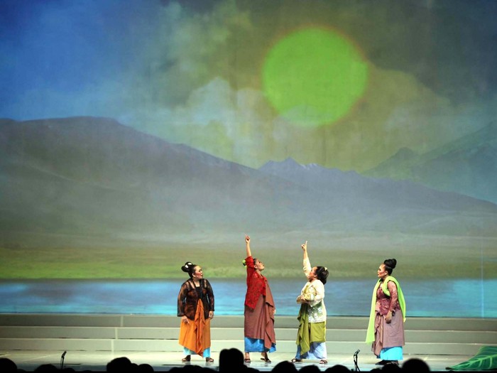 Pagelaran Drama Musikal Timun Mas digelar selama dua hari, Sabtu (29/6) dan Minggu, (30/6) di Istora Senayan Jakarta. Acara yang di dukung oleh Djarum Apresiasi Budaya itu memberikan pertunjukan cerita rakyat yang dibalut dengan unsur drama, opera, orkestra serta multimedia yang canggih. File/detikFoto.