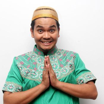 Indra Bekti atau bernama asli Bekti Indra Tomo lahir di Jakarta, 28 Desember 1977 adalah seorang model, pembawa acara, pemeran, penyanyi dan pembawa acara televisi Indonesia berdarah Jawa dan Minang. File/detikFoto.