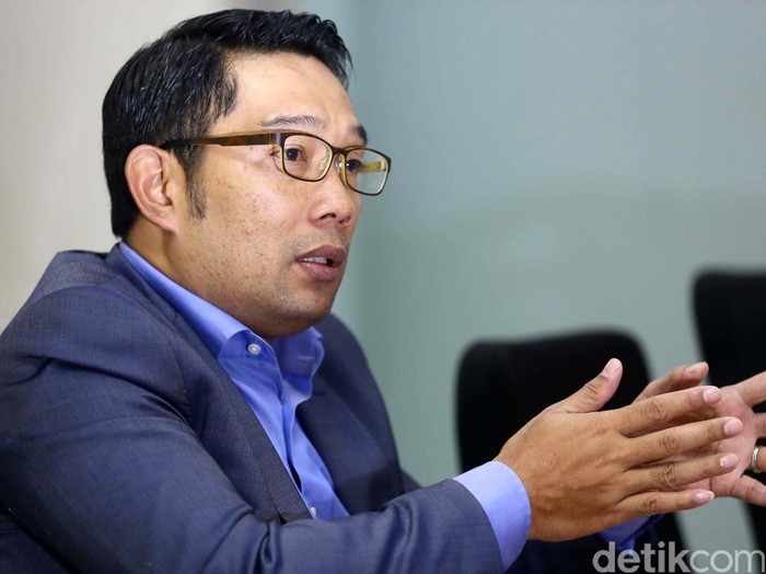 Walikota Bandung Ridwan Kamil mengunjungi markas Detikcom, Jakarta, Senin (11/8/2014). Kunjungannya ini dilakukan guna berdiskusi tentang kota Bandung.