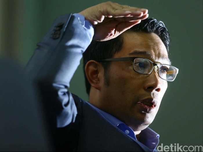 Walikota Bandung Ridwan Kamil mengunjungi markas Detikcom, Jakarta, Senin (11/8/2014). Kunjungannya ini dilakukan guna berdiskusi tentang kota Bandung.