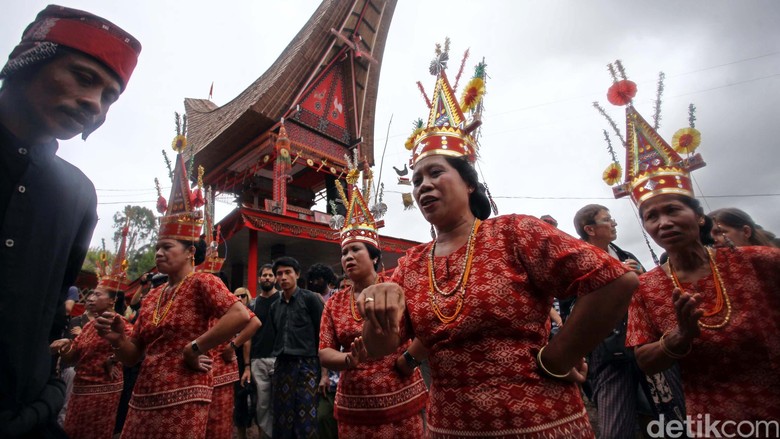 Ilustrasi Ritual Kematian di Toraja (Rachman Haryanto/detikTravel) Ilustrasi Ritual Kematian di Toraja (Rachman Haryanto/detikTravel)
