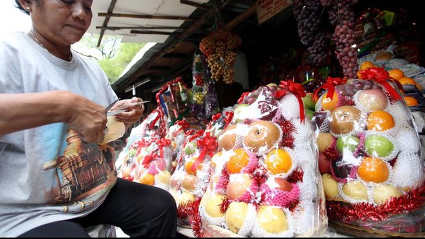 Penjual parsel buah untuk perayaan Lebaran atau Idul Fitri 1433 Hijriah, mulai banyak bermunculan di Jalan Barito, Jakarta Selatan, Kamis (26/07). File/detikFoto.