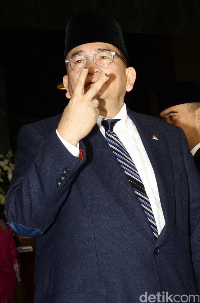 Desak Novanto Mundur, Ruhut: Jangan Buat DPR Malu!