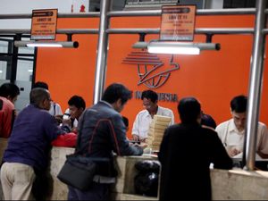 Pengiriman Uang TKI Lewat Kantor Pos Naik 50%