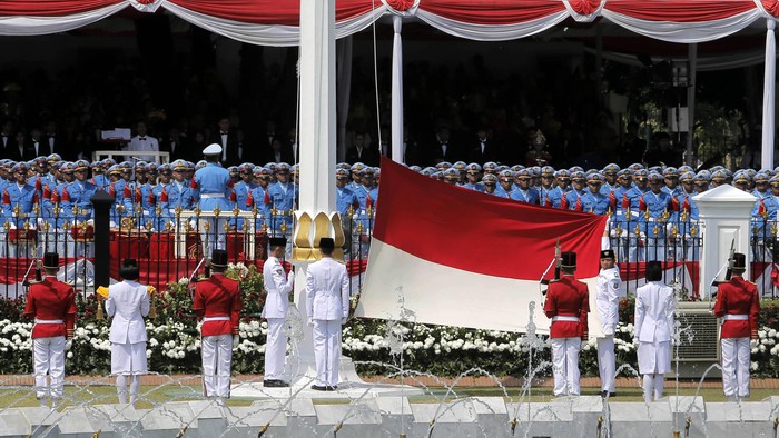 Upacara peringatan detik-detik proklamasi dalam rangka HUT ke-69 RI digelar di Istana Merdeka, Jakarta, Minggu (17/8/2014). Presiden SBY bertindak sebagai inspektur upacara.