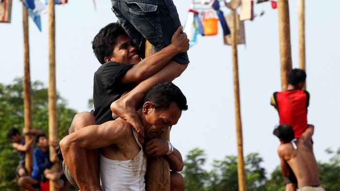 Dalam rangka memperingati hari kemerdekaan Indonesia ke-69, Taman Impian Jaya Ancol mengadakan lomba panjat pinang bertajuk Panjat Pinang Kolosal, dengan jumlah 170 pohon pinang yang bertempat di Pantai Karnaval Ancol, Jakarta, Minggu (17/08).