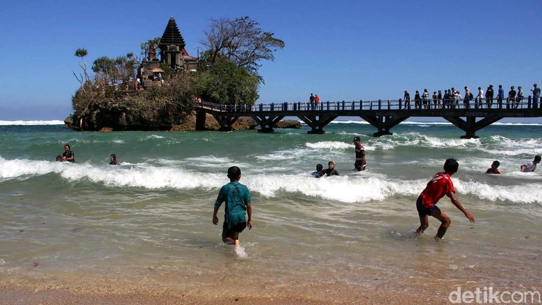 Seputar Pantai Balekambang yang Sering Disebut Tanah Lotnya Jawa Timur Foto: Budi Sugiharto Seputar Pantai Balekambang yang Sering Disebut Tanah Lotnya Jawa Timur Foto: Budi Sugiharto