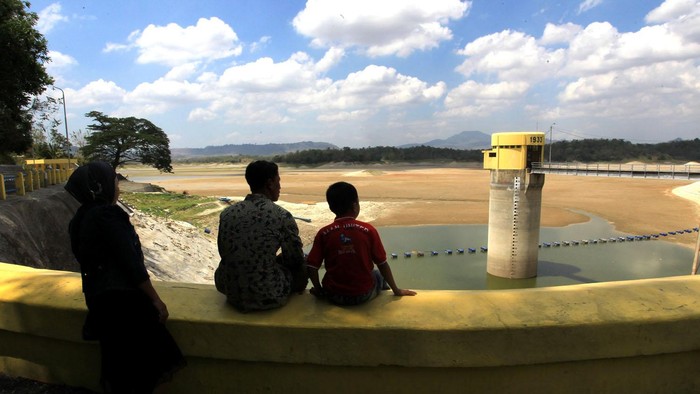 Kemarau, Air di Waduk Pacal Bojonegoro Surut