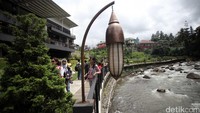 Bicara Puncak, tentunya tak sah tanpa mampir ke Cimory Mountain View yang terletak di Cisarua. Berkunjung ke sini, traveler bisa melihat proses pengolahan susu di pabriknya sampai berwisata di sana (Rachman/detikcom)