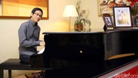 Addie MS lahir pada 7 Oktober 1959 dan dikenal sebagai konduktor, produser, komposer, pianis dan juga arranger. Rachman Haryanto/detikFoto.