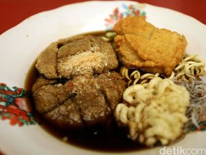 Nonton Gerhana Sambil Sarapan Pempek di Palembang