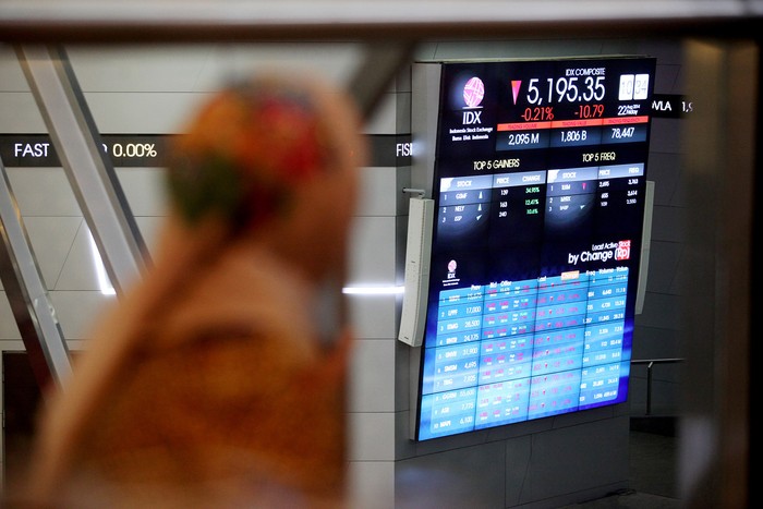 IHSG Terkoreksi 5 Poin di Rehat Siang