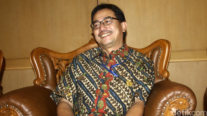 Ferry Mursyidan Baldan adalah anggota Komisi II DPR RI untuk periode 2004-2009 sekaligus Ketua Pansus Rancangan Undang-Undang Pemilu.