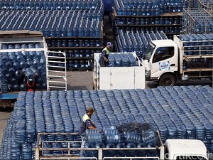 Operasi Truk Barang Dibatasi, Pengusaha Khawatir Pasokan Air Minum Tersendat Saat Lebaran