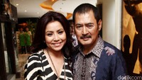 Mayangsari tak lepas juga dari tuduhan ini. Bambang Tri dipercaya berpaling dari Halimah karena kehadiran penyanyi satu ini. Beberapa tahun silam, foto mesra Bambang dan Mayang beredar, sejak itu pula Halimah meminta berpisah dari putra Soeharto tersebut.  Foto: Hasan Alhabshy