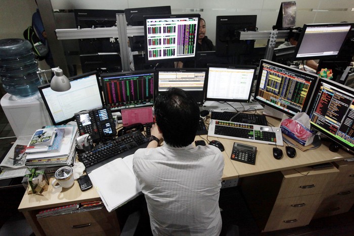 Akhir Pekan, IHSG Ditutup Merosot 1,24%