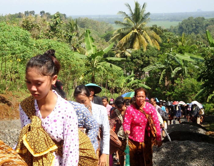 Komunitas Adat Bonokeling, sebuah masyarakat dengan segudang tradisi yang tetap dipertahankan serta dilestarikan. Salah satu Tradisi menyambut puasa dengan langkah kaki ratusan penganut kejawen untuk datang dengan berjalan kaki untuk menuju makam Bonokeling di Desa Pakuncen, Kecamatan Jatilawang, Banyumas, Jawa Tengah. File/detikFoto.