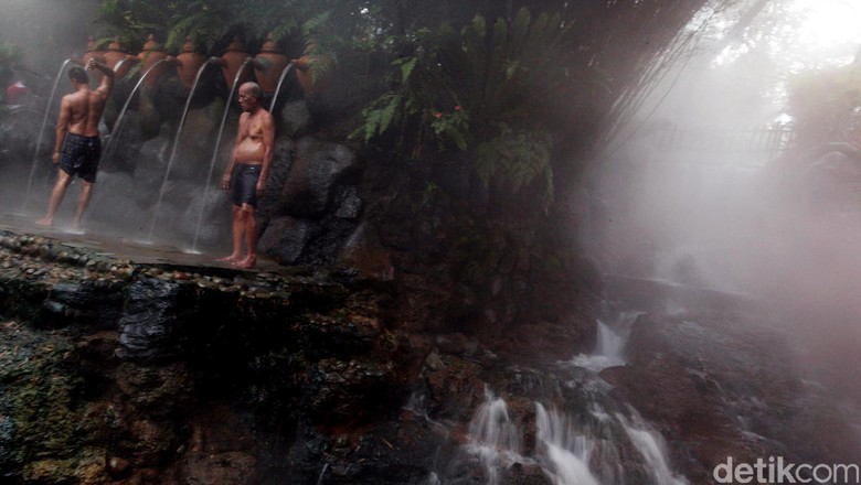 14 Pemandian Air Panas, Cocok untuk Liburan Sebelum Puasa (Rengga Sancaya/detikcom) 14 Pemandian Air Panas, Cocok untuk Liburan Sebelum Puasa (Rengga Sancaya/detikcom)