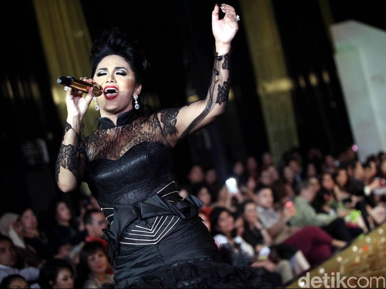Kiprah Musik Krisdayanti Sebelum Dapat Gaji DPR RI