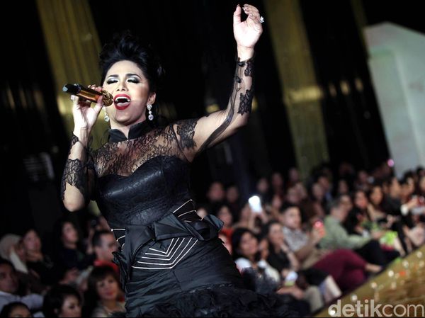 Kiprah Musik Krisdayanti Sebelum Dapat Gaji DPR RI