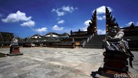 Selain menjadi bandara tersibuk, Ngurah Rai juga sempat dinobatkan sebagai salah satu bandara terbaik di dunia. Arsitektur bandara ini menggabungkan dua unsur. Di satu sisi, kental dengan nuansa tradisional. Namun di sisi yang lain, nuansa modern juga kuat (Rachman Haryanto/detikTravel)