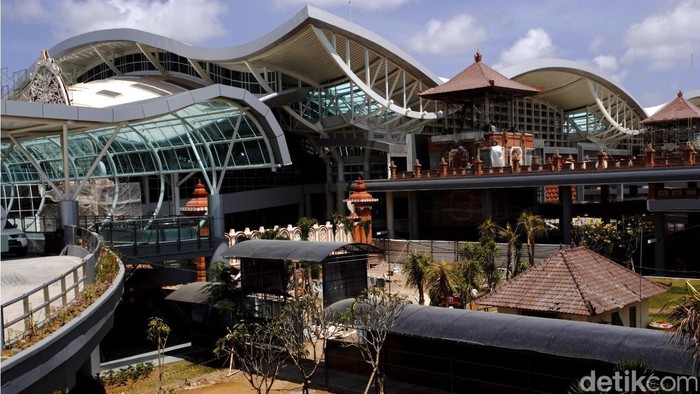 Bandar Udara Internasional Ngurah Rai adalah bandar udara internasional yang terletak di sebelah selatan Bali, Indonesia, tepatnya di daerah Tuban, Kuta, sekitar 13 km dari Denpasar. File/detikFoto.